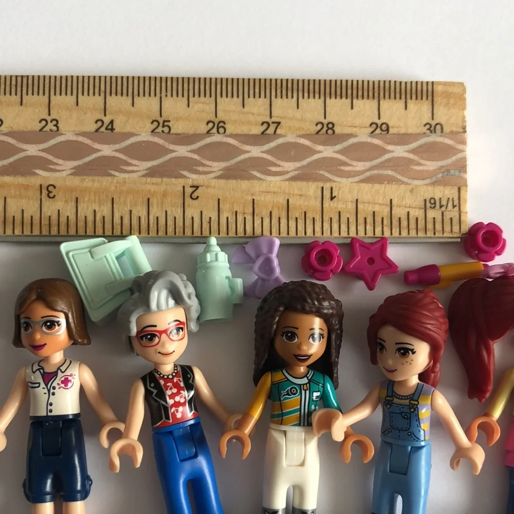 LEGO Friends Minifigs LEGO Friends Mia LEGO Dottie LEGO Andrea LEGO girls